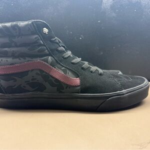 New without Box Men’s VANS Sk8 Hi Black Gray Camo Suede Burgundy Size Men 13